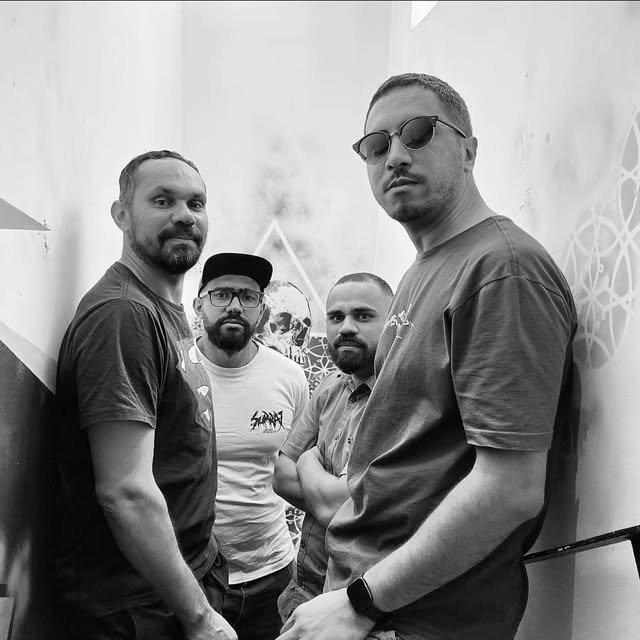 Retrato dos quatro integrantes da Santo Marvin